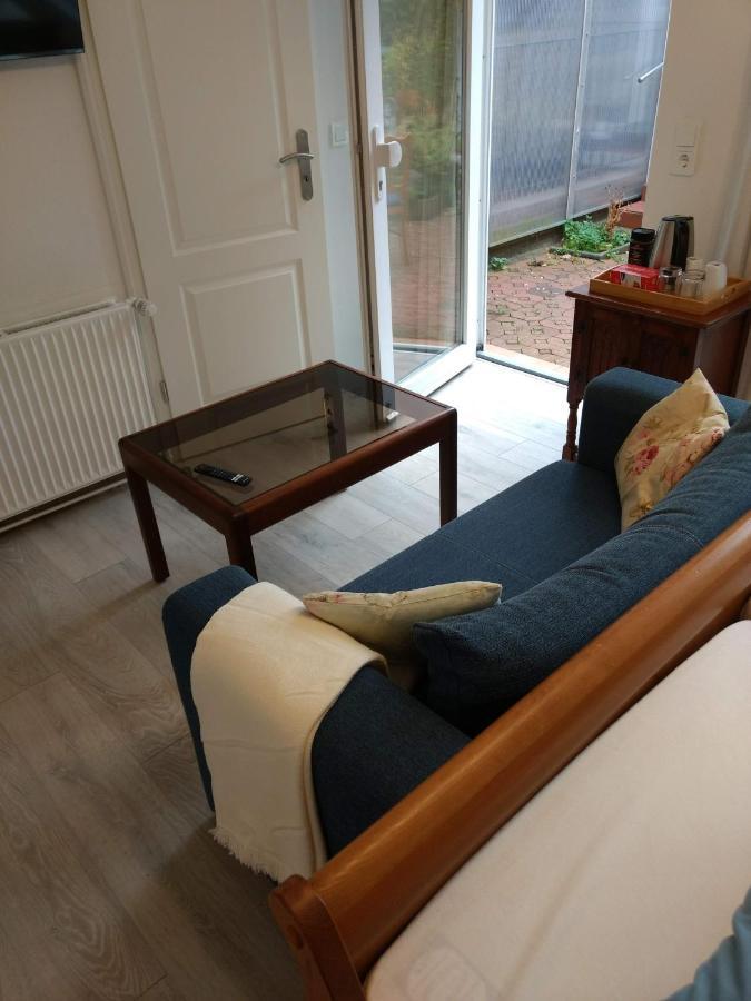 Ruhige, Gemuetliche 1-Zimmer Gartenwohnung Fuer 2 Erwachsene Lubeck Luaran gambar